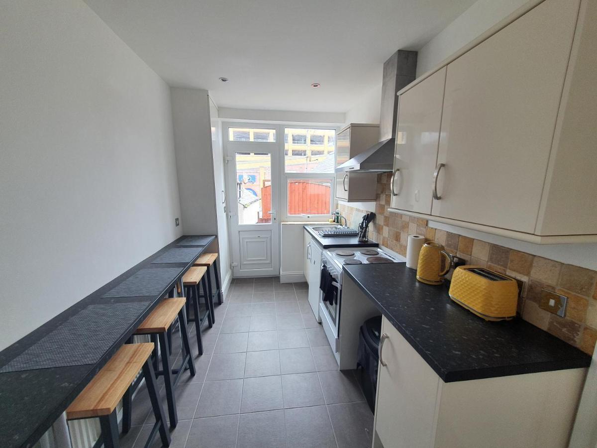 One Bed Apartment With Sofa Bed Лландидно Экстерьер фото